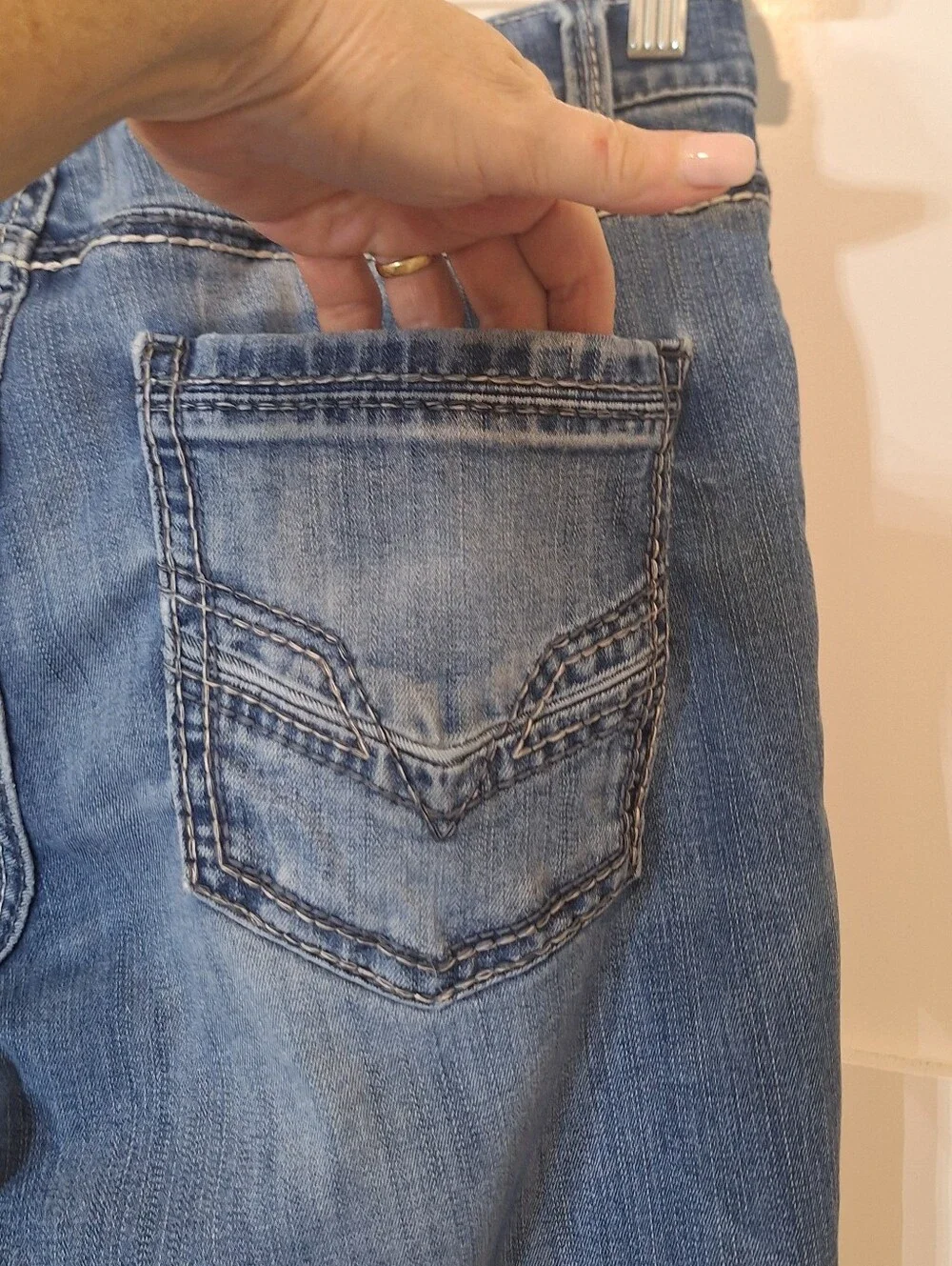 BKE Derek Straight Midrise Blue Jeans Whiskering Fading 34x29.5
